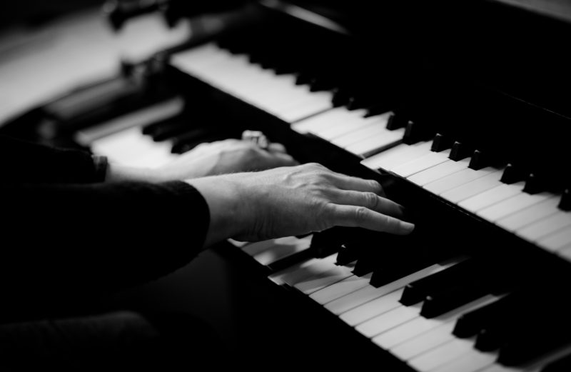 【洋楽】ピアノで弾き語りしたい名曲　１０選